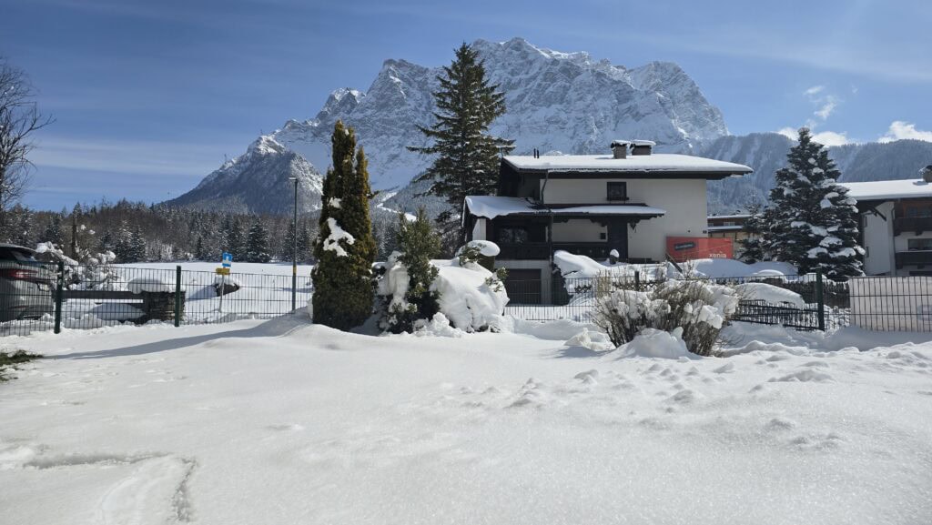 Winterwunderland mit blick auf die Zugspitze